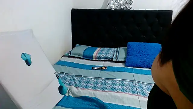 suzy paz online show from April 11, 11:41 pm