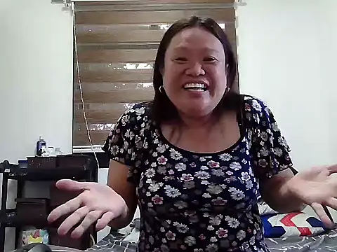 yummychubby29 online show from February 3, 6:40 am