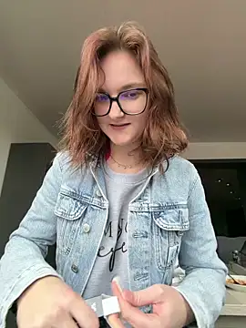 ViviLuu online show from March 13, 3:35 pm