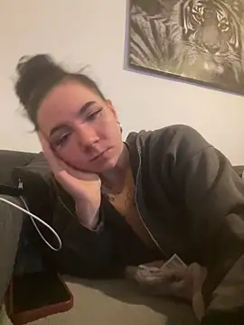 zoeelovee online show from February 27, 8:30 pm