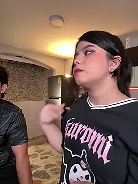 EmilyAndAndrew online show from April 3, 3:59 am