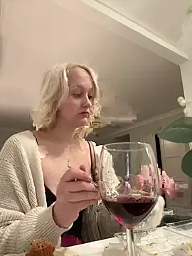 Marilynxo online show from February 10, 5:32 am