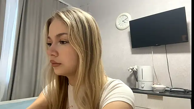 MilaSliger online show from February 17, 1:10 pm