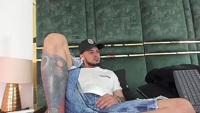 GaelyCoral online show from February 10, 12:30 pm