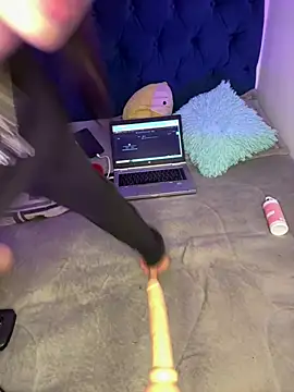 Sara      online show from April 12, 11:28 pm