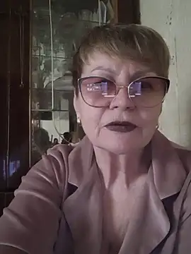 SophieBurns online show from June 2, 2:07 pm