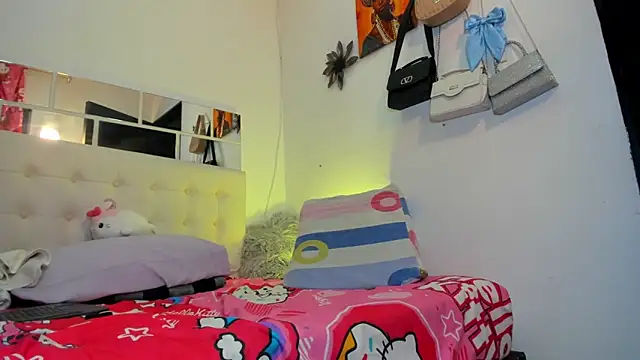 MiaEvans0 online show from July 1, 9:58 pm