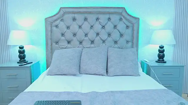 LaurenHazell online show from February 26, 4:11 am