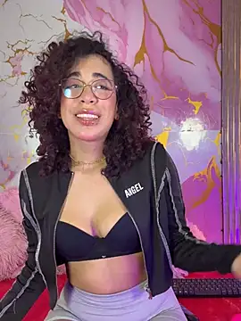 Woo isDaphne online show from April 18, 11:04 pm