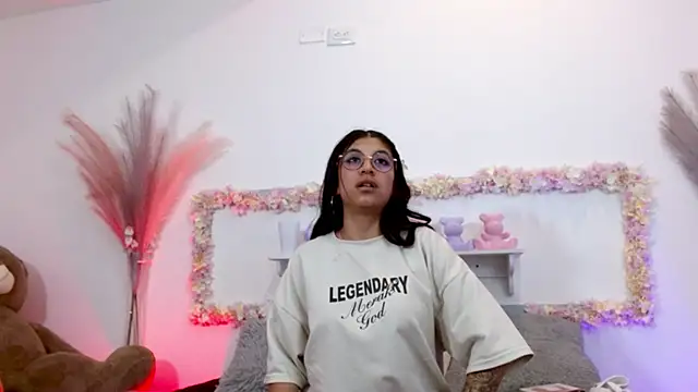 sharlotaustral18 online show from March 3, 3:56 am