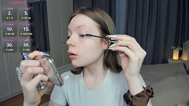 LavenderMitten online show from April 16, 5:52 am