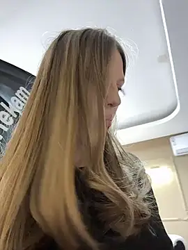 YourSweetArya online show from March 1, 2:39 pm