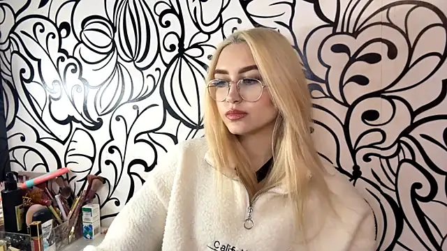 Kat Catherine online show from February 10, 7:39 pm