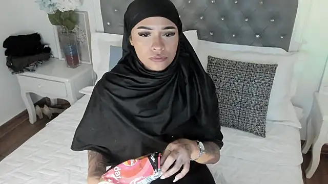 Aisha Haddad online show from April 10, 3:07 pm