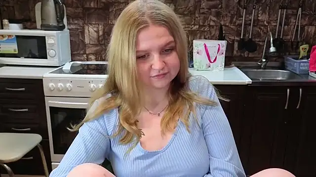 AnitaXVine online show from June 4, 7:40 pm