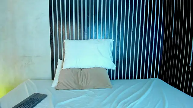 melodyphillips 2  online show from February 21, 6:36 am