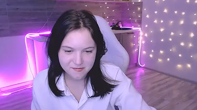 lily milleerr online show from February 13, 1:35 pm