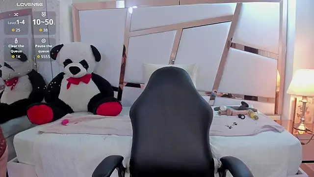 antonella moon7 online show from March 3, 7:25 am