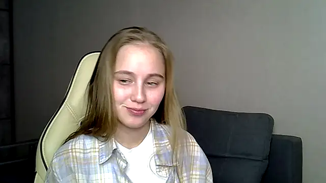 christimontero online show from February 23, 6:07 pm