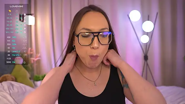 Alicia Wood online show from February 18, 3:33 pm