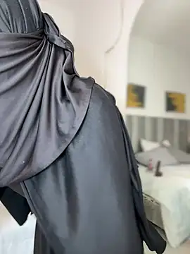 aminaa  online show from February 14, 7:27 pm