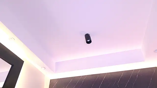 Kinsleybrown online show from April 17, 4:14 am