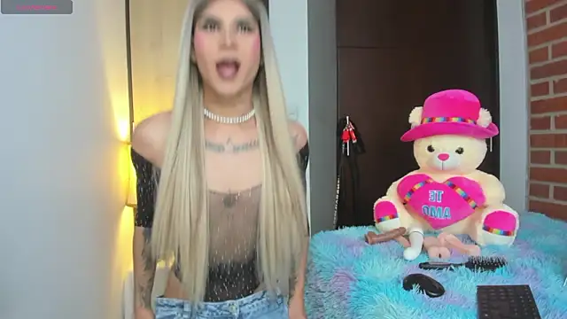 alisoondrean  online show from February 22, 1:23 pm