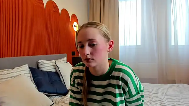 TraceeRebollar online show from February 27, 1:00 pm