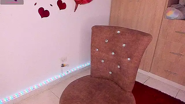 Giulia Cash online show from March 3, 2:23 pm