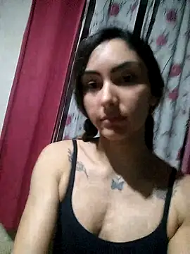 Snapshot of Larinhacat chatting on February 18, 11:15 pm Larinhacat online show from February 18, 11:15 pm