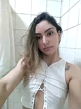 Snapshot of Larinhacat chatting on February 20, 4:11 am Larinhacat online show from February 20, 4:11 am