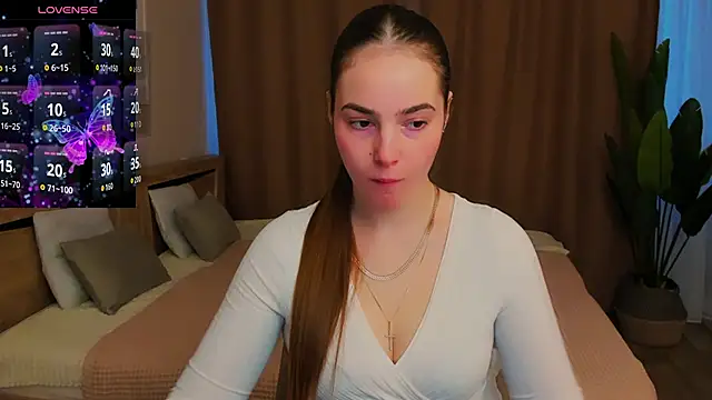 Maddy Wood  online show from March 3, 8:31 am