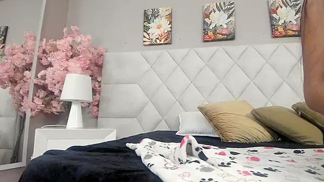 Mia Bailey  online show from April 18, 3:20 am