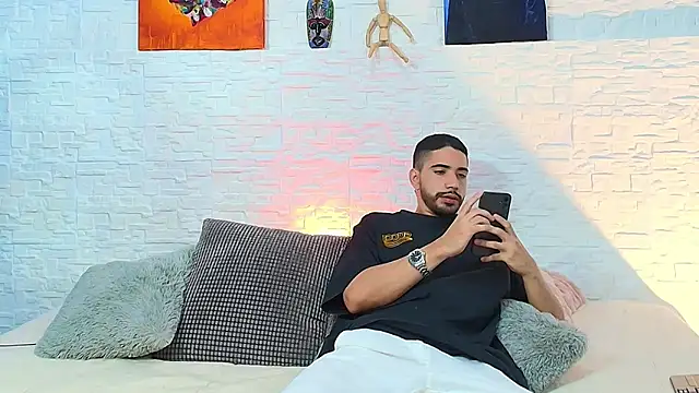 Eliassalvatore  online show from May 15, 6:10 pm