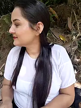 yissela92 online show from February 20, 6:20 pm