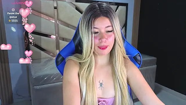 Kylia a online show from March 25, 8:34 pm