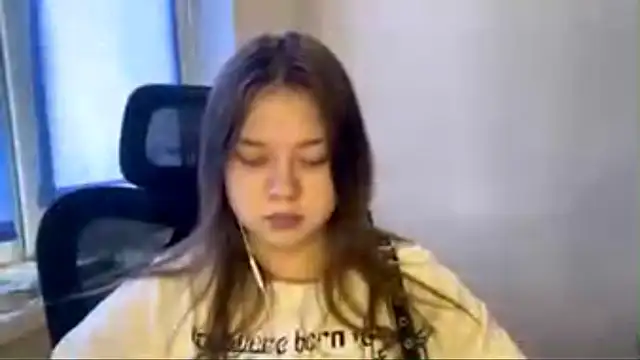 TomikoPfau online show from March 10, 9:13 am