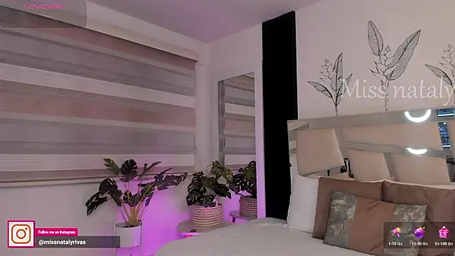 missnataly online show from March 25, 10:56 pm