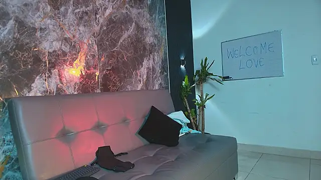 yvone johnson online show from February 28, 1:32 pm