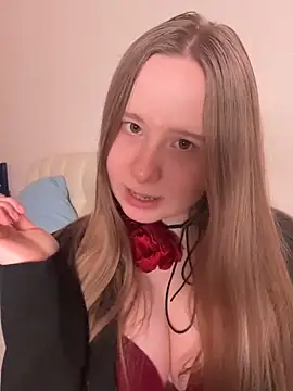 cutefoxieee online show from June 6, 8:48 pm