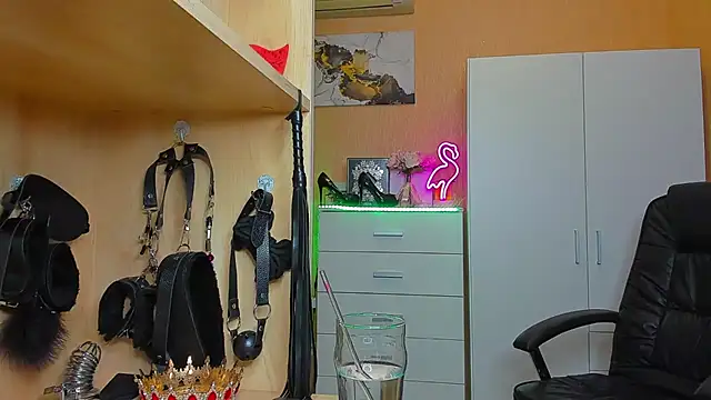 KristiTopxx online show from November 7, 9:20 pm