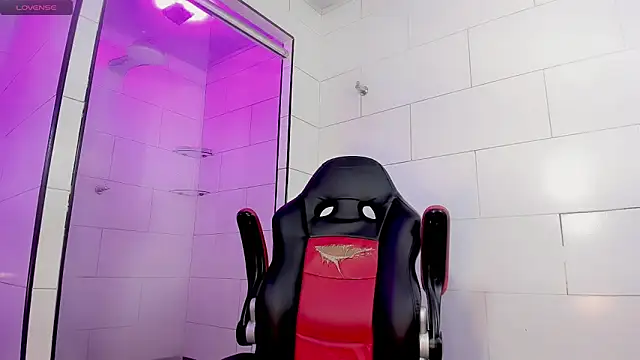 madison mujica  online show from April 14, 12:27 pm