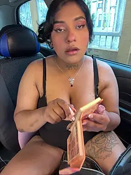 Nahomy firee online show from March 28, 7:02 pm