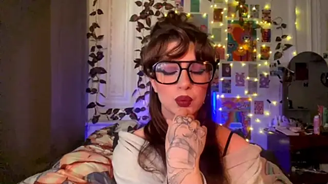 moonvampiq online show from March 4, 6:03 pm