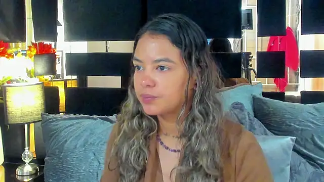 dulce lyraa1 online show from February 25, 7:29 am