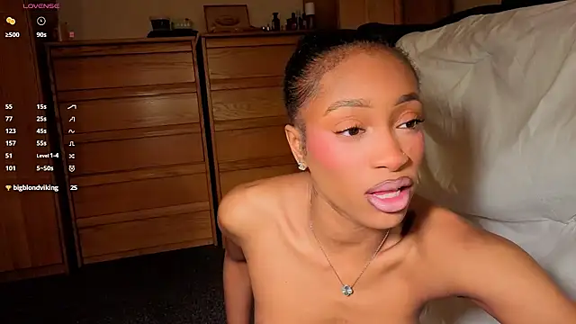 cutieeeva1 online show from April 17, 6:15 am