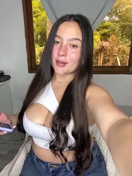 Cami 222 online show from May 3, 6:00 pm