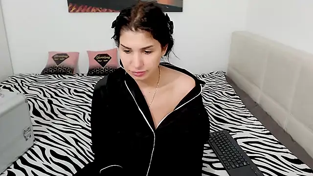 NickyHotXO online show from April 7, 4:47 am