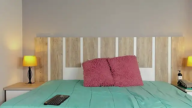 EmilySearss online show from April 10, 6:47 pm