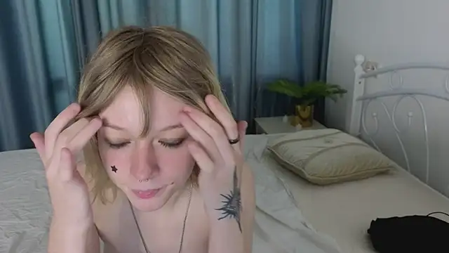 MollySally online show from May 25, 4:22 am